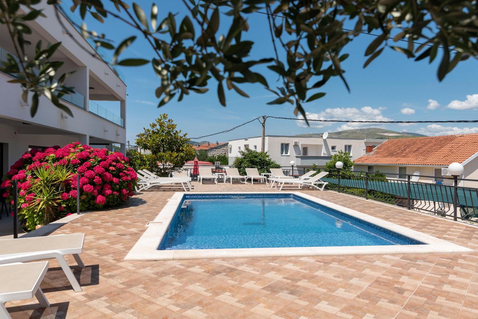 Maca Apartments & Suites Τρογκίρ Εξωτερικό φωτογραφία